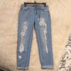 Distressed Lightwash Jeans